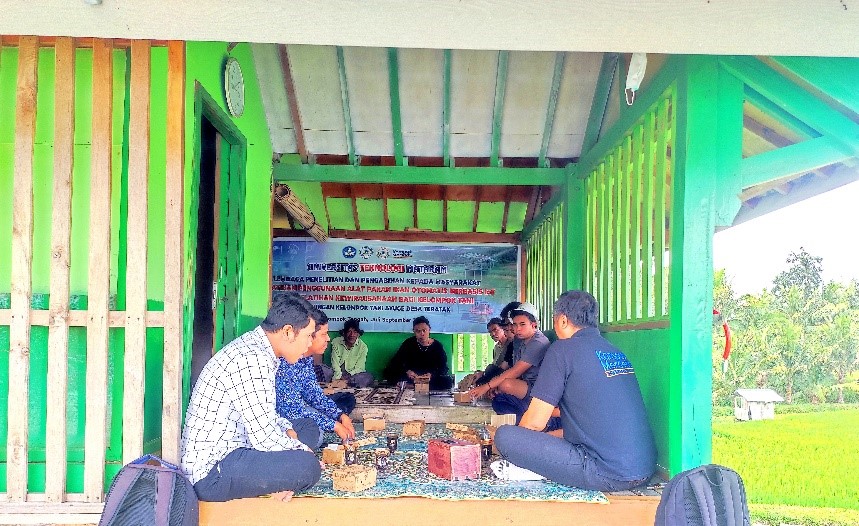 Pelatihan Teknologi IoT dan Kewirausahaan di Desa Teratak