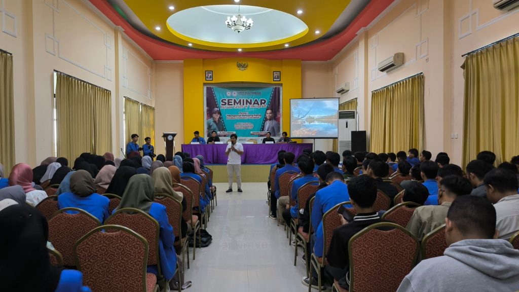 Universitas Teknologi Mataram mengadakan Seminar Desain Grafis Dan Videografi.