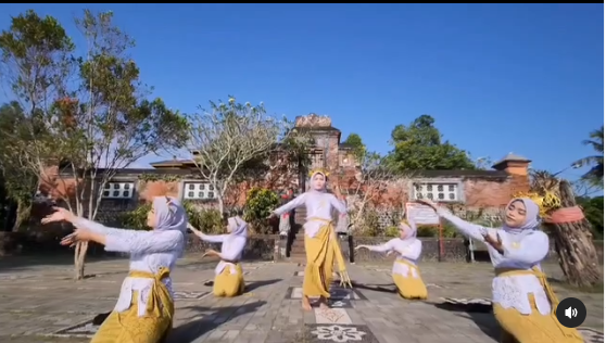 UKM SENI UTM MERAIH JUARA III TARI TRADISIONAL PADA FESTDAY 2023